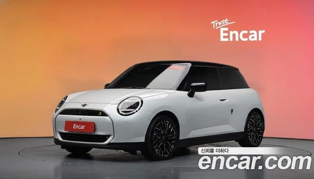 Mini Cooper Electric 2024 — Photo 31/34