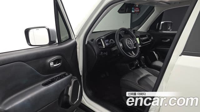Jeep Renegade 2022 — Фото 10/20