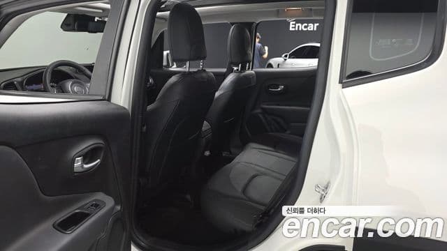 Jeep Renegade 2022 — Фото 11/20