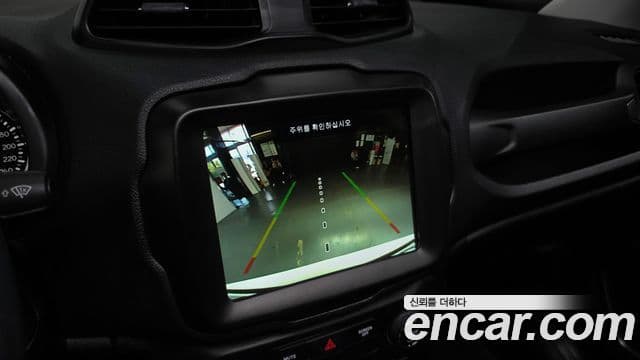 Jeep Renegade 2022 — Фото 16/20
