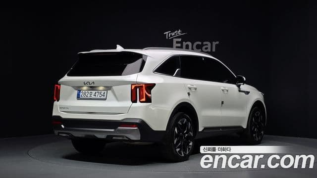 Kia Sorento 2023 — Фото 2/20