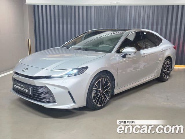 Toyota Camry 2025 — Photo 2/20