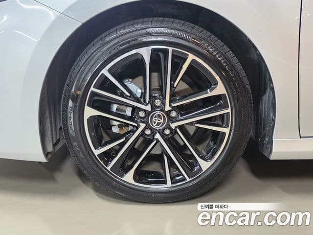 Toyota Camry 2025 — Photo 1/20