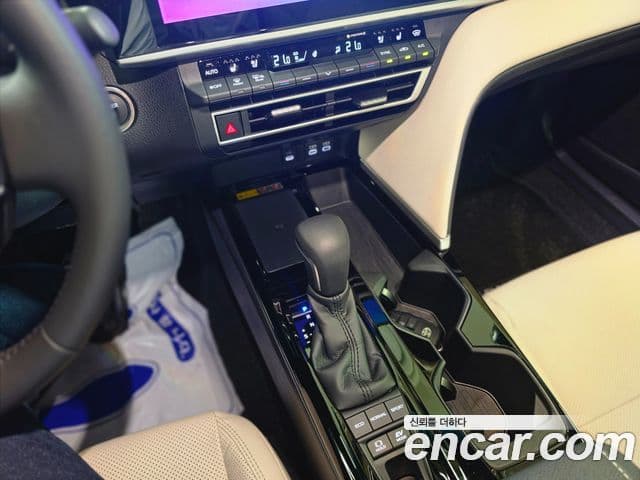 Toyota Camry 2025 — Photo 11/20