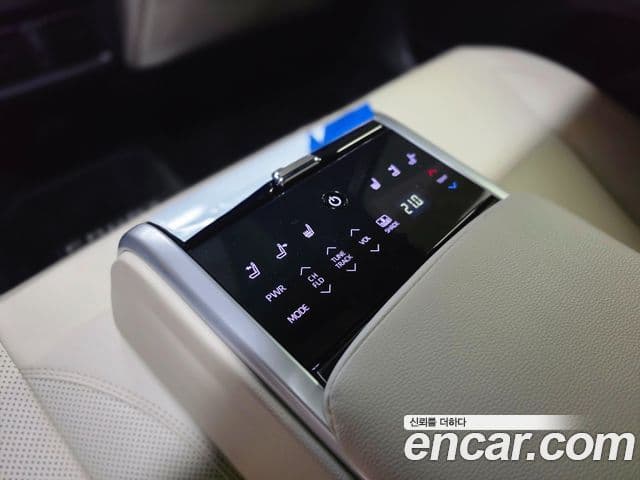 Toyota Camry 2025 — Photo 13/20