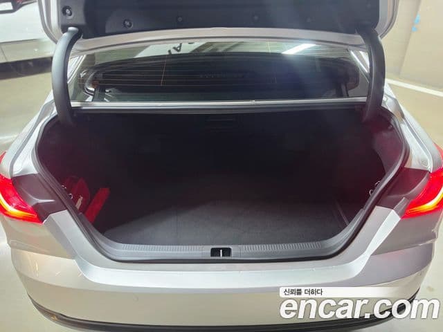 Toyota Camry 2025 — Photo 6/20
