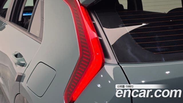 Kia Niro 2024 — ფოტო 18/36