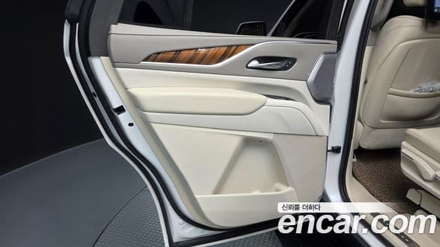 Cadillac Escalade 2021 — Şəkil 17/42