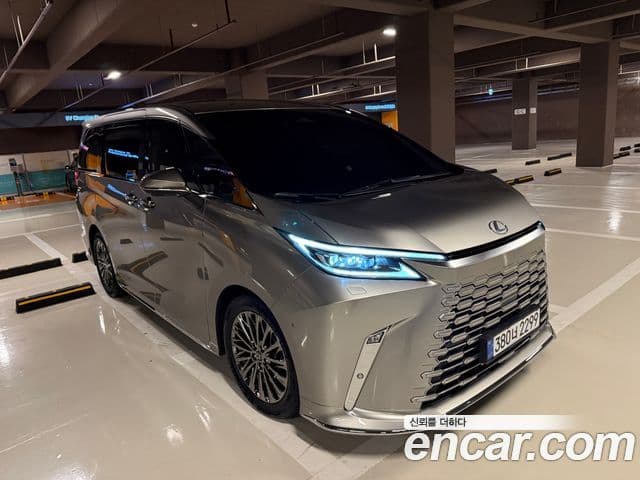 Lexus LM 2025 — Фото 10/11