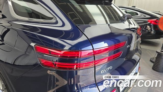 Genesis GV70 2023 — Photo 29/35