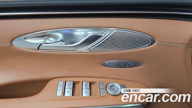 Genesis GV70 2023 — Photo 14/35