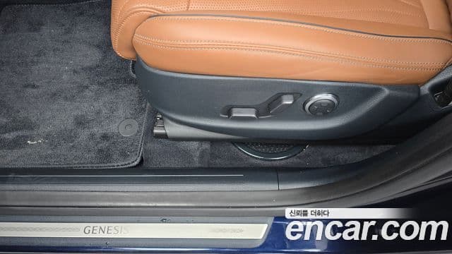 Genesis GV70 2023 — Photo 33/35