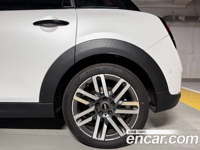 Mini Cooper C 2026 — Фото 11/16