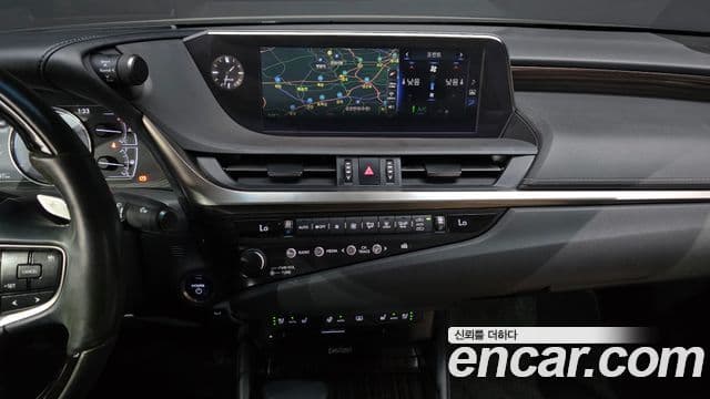 Lexus ES300h 2019 — Фото 13/20