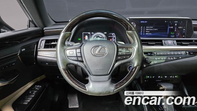 Lexus ES300h 2019 — Фото 14/20