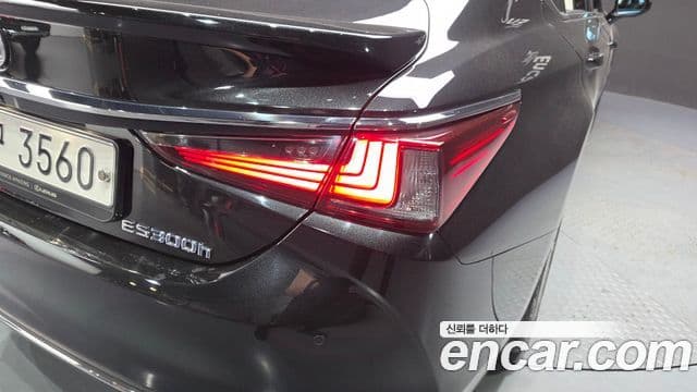 Lexus ES300h 2019 — Şəkil 8/38