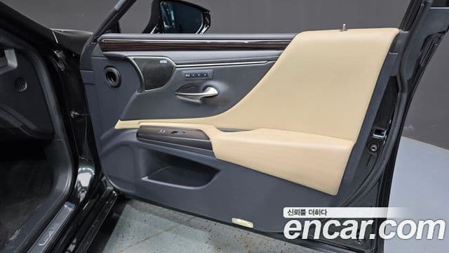 Lexus ES300h 2019 — Şəkil 7/38