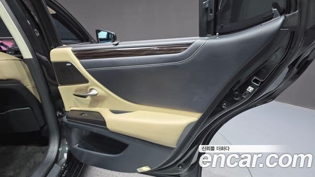 Lexus ES300h 2019 — Şəkil 13/38
