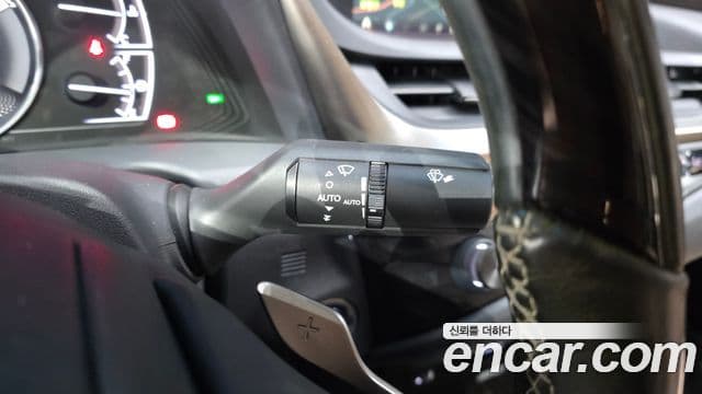 Lexus ES300h 2019 — Şəkil 28/38