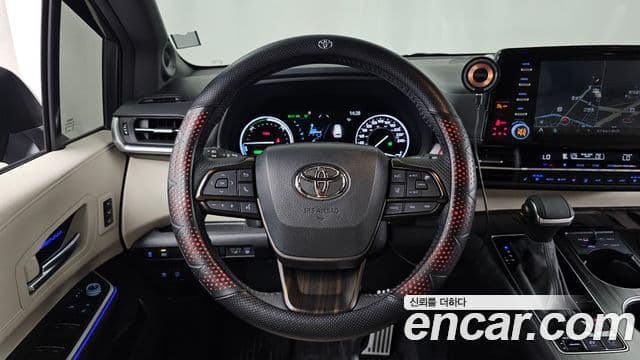 Toyota Sienna 2024 — Фото 13/20