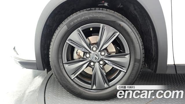 Lexus UX250h 2021 — Şəkil 13/20