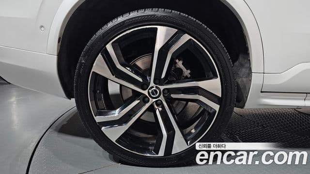 Volvo XC90 2020 — Şəkil 38/41