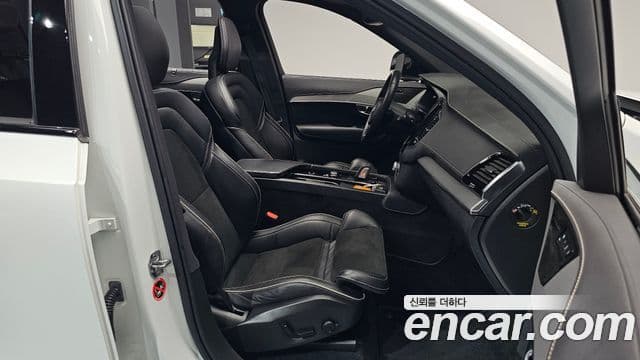 Volvo XC90 2020 — Şəkil 32/41