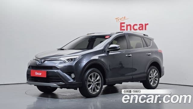 Toyota RAV4 2018 — Photo 9/33