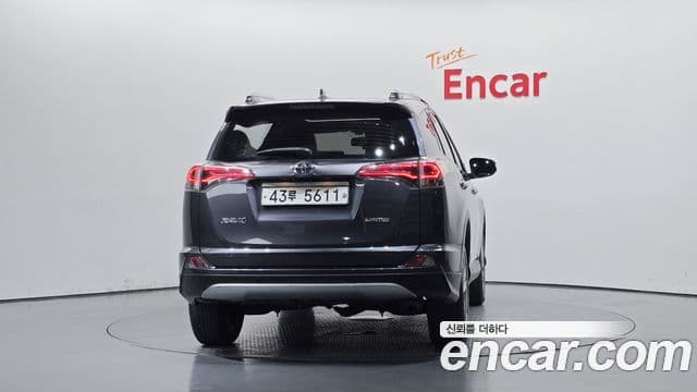 Toyota RAV4 2018 — Şəkil 15/33
