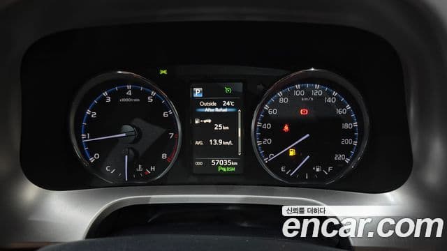 Toyota RAV4 2018 — Şəkil 10/33
