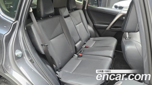 Toyota RAV4 2018 — Photo 20/33