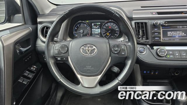 Toyota RAV4 2018 — Photo 32/33