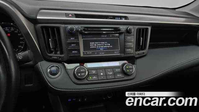 Toyota RAV4 2018 — Photo 18/33