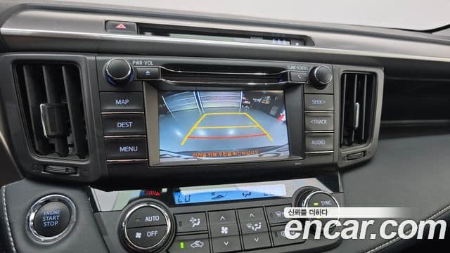 Toyota RAV4 2018 — Photo 2/33
