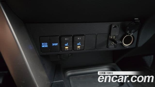 Toyota RAV4 2018 — Şəkil 12/33
