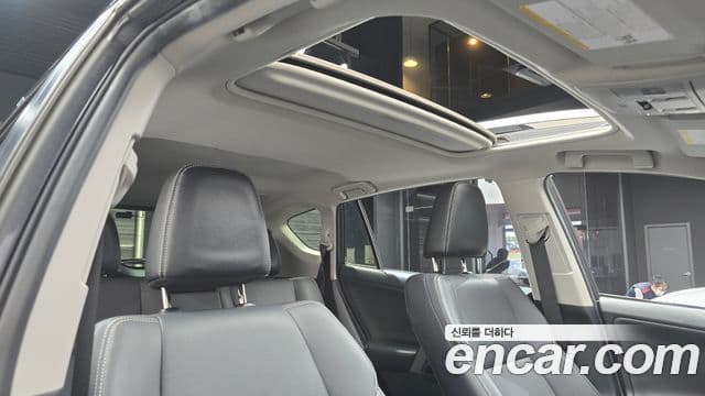 Toyota RAV4 2018 — Şəkil 26/33