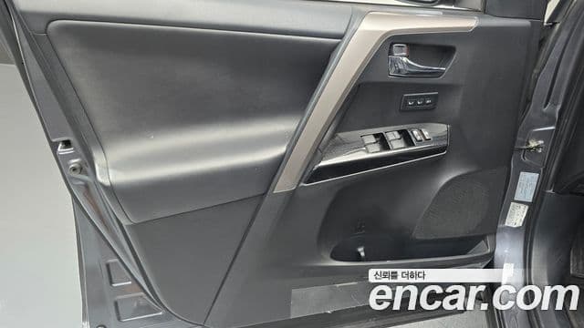 Toyota RAV4 2018 — Şəkil 4/33