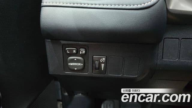 Toyota RAV4 2018 — Photo 24/33