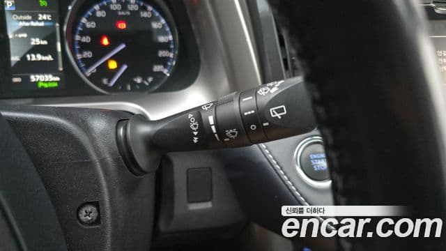 Toyota RAV4 2018 — Photo 14/33