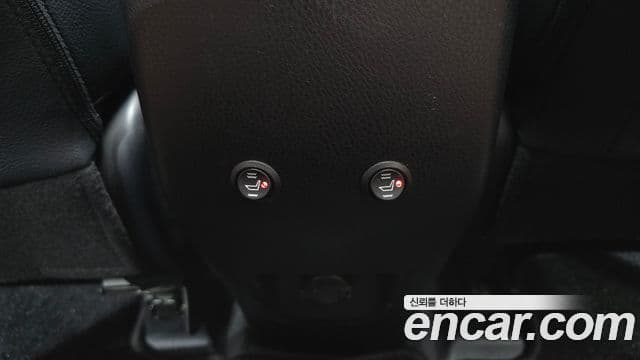 Toyota RAV4 2018 — Photo 28/33