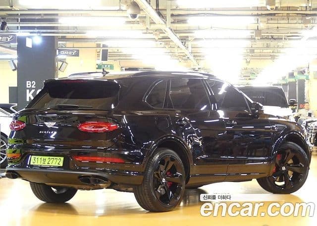 Bentley Bentayga 2025 — Photo 18/20