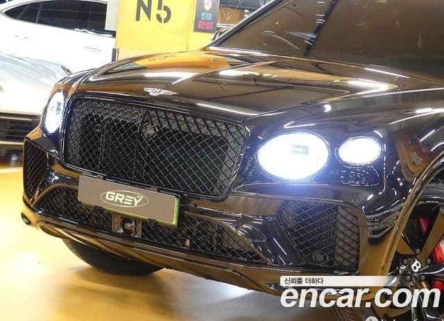 Bentley Bentayga 2025 — Photo 8/20