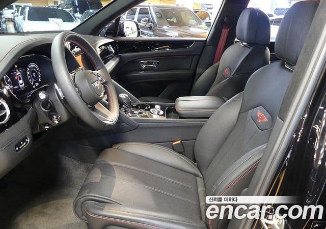 Bentley Bentayga 2025 — Photo 14/20