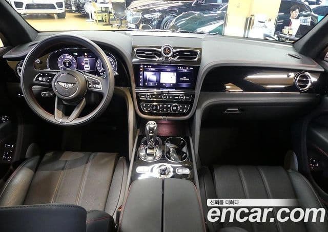 Bentley Bentayga 2025 — Photo 11/20