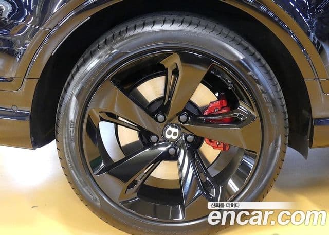Bentley Bentayga 2025 — Photo 2/20