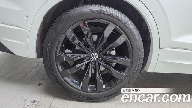 Volkswagen Touareg 2023 — Photo 7/37