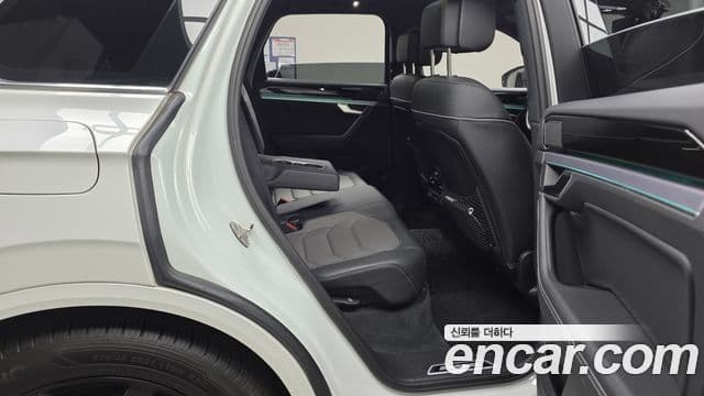 Volkswagen Touareg 2023 — Photo 8/37