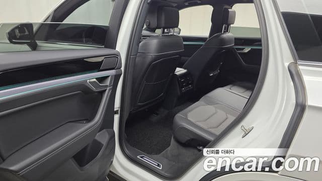 Volkswagen Touareg 2023 — Photo 3/37
