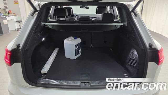 Volkswagen Touareg 2023 — Photo 19/37