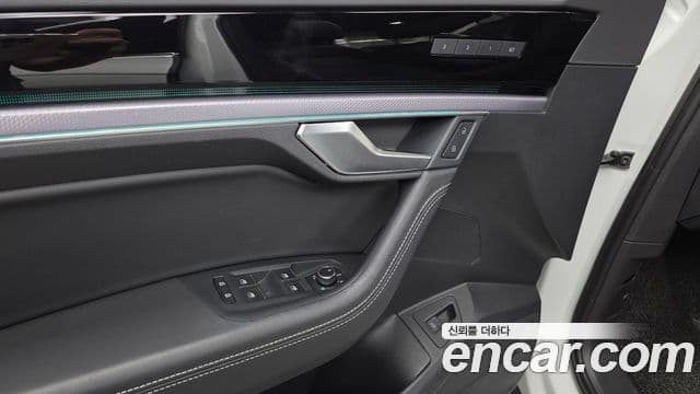 Volkswagen Touareg 2023 — Photo 18/37